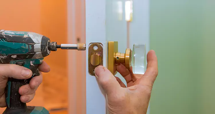 Broken Door Knob Fix in Seminole, FL